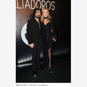 Ένα Glass Floor γηπέδου μετατράπηκε για πρώτη φορά σε Catwalk!  Μία πασαρέλα διεθνών προδιαγραφών στην Ελλάδα