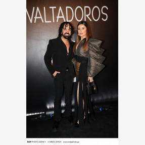 Ένα Glass Floor γηπέδου μετατράπηκε για πρώτη φορά σε Catwalk!  Μία πασαρέλα διεθνών προδιαγραφών στην Ελλάδα