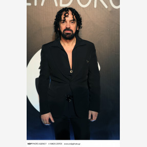 Ένα Glass Floor γηπέδου μετατράπηκε για πρώτη φορά σε Catwalk!  Μία πασαρέλα διεθνών προδιαγραφών στην Ελλάδα