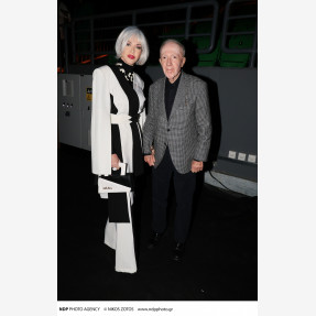 Ένα Glass Floor γηπέδου μετατράπηκε για πρώτη φορά σε Catwalk!  Μία πασαρέλα διεθνών προδιαγραφών στην Ελλάδα