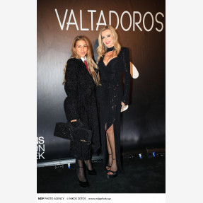 Ένα Glass Floor γηπέδου μετατράπηκε για πρώτη φορά σε Catwalk!  Μία πασαρέλα διεθνών προδιαγραφών στην Ελλάδα