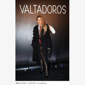 Ένα Glass Floor γηπέδου μετατράπηκε για πρώτη φορά σε Catwalk!  Μία πασαρέλα διεθνών προδιαγραφών στην Ελλάδα