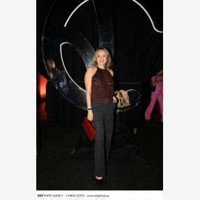 Ένα Glass Floor γηπέδου μετατράπηκε για πρώτη φορά σε Catwalk!  Μία πασαρέλα διεθνών προδιαγραφών στην Ελλάδα