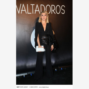 Ένα Glass Floor γηπέδου μετατράπηκε για πρώτη φορά σε Catwalk!  Μία πασαρέλα διεθνών προδιαγραφών στην Ελλάδα