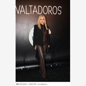 Ένα Glass Floor γηπέδου μετατράπηκε για πρώτη φορά σε Catwalk!  Μία πασαρέλα διεθνών προδιαγραφών στην Ελλάδα