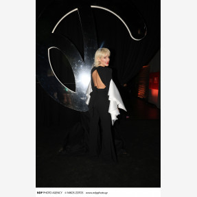 Ένα Glass Floor γηπέδου μετατράπηκε για πρώτη φορά σε Catwalk!  Μία πασαρέλα διεθνών προδιαγραφών στην Ελλάδα