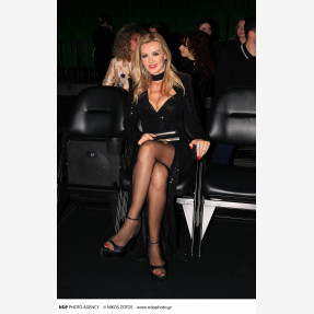 Ένα Glass Floor γηπέδου μετατράπηκε για πρώτη φορά σε Catwalk!  Μία πασαρέλα διεθνών προδιαγραφών στην Ελλάδα