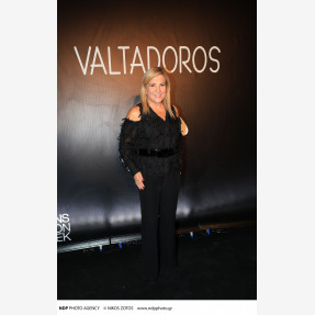 Ένα Glass Floor γηπέδου μετατράπηκε για πρώτη φορά σε Catwalk!  Μία πασαρέλα διεθνών προδιαγραφών στην Ελλάδα