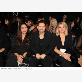 Ένα Glass Floor γηπέδου μετατράπηκε για πρώτη φορά σε Catwalk!  Μία πασαρέλα διεθνών προδιαγραφών στην Ελλάδα