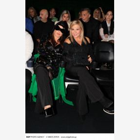 Ένα Glass Floor γηπέδου μετατράπηκε για πρώτη φορά σε Catwalk!  Μία πασαρέλα διεθνών προδιαγραφών στην Ελλάδα