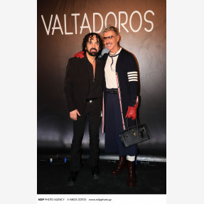 Ένα Glass Floor γηπέδου μετατράπηκε για πρώτη φορά σε Catwalk!  Μία πασαρέλα διεθνών προδιαγραφών στην Ελλάδα