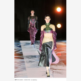 Ένα Glass Floor γηπέδου μετατράπηκε για πρώτη φορά σε Catwalk!  Μία πασαρέλα διεθνών προδιαγραφών στην Ελλάδα