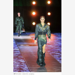 Ένα Glass Floor γηπέδου μετατράπηκε για πρώτη φορά σε Catwalk!  Μία πασαρέλα διεθνών προδιαγραφών στην Ελλάδα