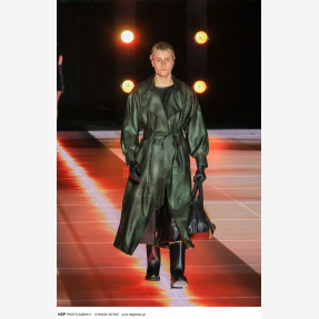 Ένα Glass Floor γηπέδου μετατράπηκε για πρώτη φορά σε Catwalk!  Μία πασαρέλα διεθνών προδιαγραφών στην Ελλάδα