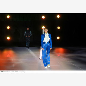 Ένα Glass Floor γηπέδου μετατράπηκε για πρώτη φορά σε Catwalk!  Μία πασαρέλα διεθνών προδιαγραφών στην Ελλάδα