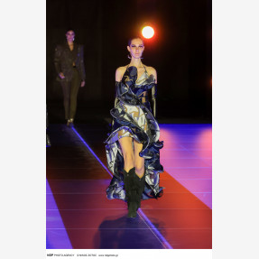 Ένα Glass Floor γηπέδου μετατράπηκε για πρώτη φορά σε Catwalk!  Μία πασαρέλα διεθνών προδιαγραφών στην Ελλάδα