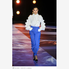 Ένα Glass Floor γηπέδου μετατράπηκε για πρώτη φορά σε Catwalk!  Μία πασαρέλα διεθνών προδιαγραφών στην Ελλάδα