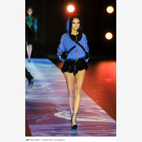 Ένα Glass Floor γηπέδου μετατράπηκε για πρώτη φορά σε Catwalk!  Μία πασαρέλα διεθνών προδιαγραφών στην Ελλάδα