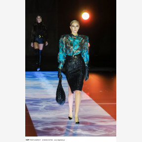 Ένα Glass Floor γηπέδου μετατράπηκε για πρώτη φορά σε Catwalk!  Μία πασαρέλα διεθνών προδιαγραφών στην Ελλάδα