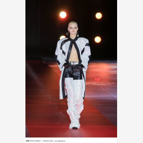 Ένα Glass Floor γηπέδου μετατράπηκε για πρώτη φορά σε Catwalk!  Μία πασαρέλα διεθνών προδιαγραφών στην Ελλάδα