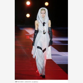 Ένα Glass Floor γηπέδου μετατράπηκε για πρώτη φορά σε Catwalk!  Μία πασαρέλα διεθνών προδιαγραφών στην Ελλάδα