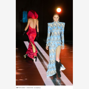 Ένα Glass Floor γηπέδου μετατράπηκε για πρώτη φορά σε Catwalk!  Μία πασαρέλα διεθνών προδιαγραφών στην Ελλάδα