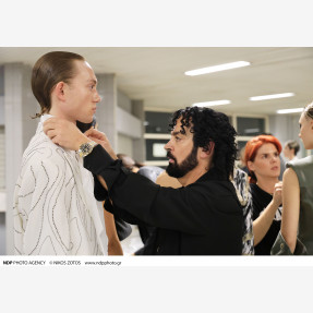 Ένα Glass Floor γηπέδου μετατράπηκε για πρώτη φορά σε Catwalk!  Μία πασαρέλα διεθνών προδιαγραφών στην Ελλάδα