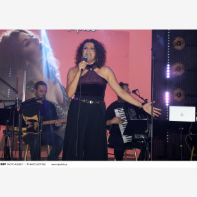 Η σπουδαία Γλυκερία “μέχρι να βρούμε ουρανό”… μας υποδέχεται στην "Οδός Λυσίου" κάθε Πέμπτη και Σάββατο, σε ένα πρόγραμμα που ενώνει γενιές!