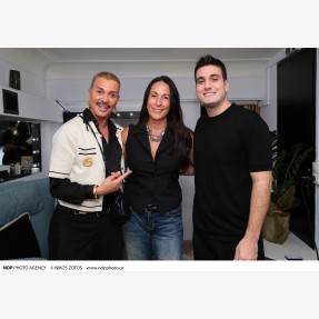 “Σάββατο Βράδυ” μας τραγουδάει ο Γιώργος Κακοσαίος, στο απόλυτο place-to-be της Αθηναϊκής νύχτας “Lux Stage Athens”, υποδέχοντας λαμπερές παρουσίες!