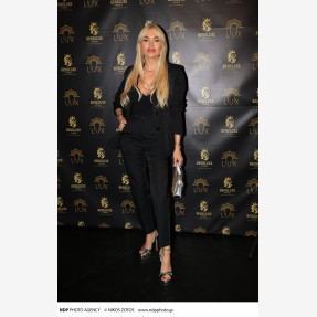 “Σάββατο Βράδυ” μας τραγουδάει ο Γιώργος Κακοσαίος, στο απόλυτο place-to-be της Αθηναϊκής νύχτας “Lux Stage Athens”, υποδέχοντας λαμπερές παρουσίες!