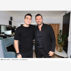 “Σάββατο Βράδυ” μας τραγουδάει ο Γιώργος Κακοσαίος, στο απόλυτο place-to-be της Αθηναϊκής νύχτας “Lux Stage Athens”, υποδέχοντας λαμπερές παρουσίες!