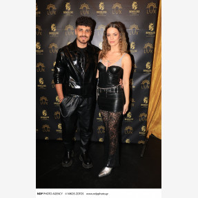 “Σάββατο Βράδυ” μας τραγουδάει ο Γιώργος Κακοσαίος, στο απόλυτο place-to-be της Αθηναϊκής νύχτας “Lux Stage Athens”, υποδέχοντας λαμπερές παρουσίες!