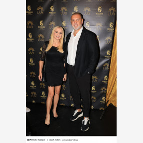 “Σάββατο Βράδυ” μας τραγουδάει ο Γιώργος Κακοσαίος, στο απόλυτο place-to-be της Αθηναϊκής νύχτας “Lux Stage Athens”, υποδέχοντας λαμπερές παρουσίες!