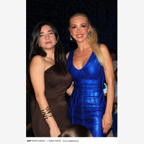 “Σάββατο Βράδυ” μας τραγουδάει ο Γιώργος Κακοσαίος, στο απόλυτο place-to-be της Αθηναϊκής νύχτας “Lux Stage Athens”, υποδέχοντας λαμπερές παρουσίες!