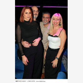 “Σάββατο Βράδυ” μας τραγουδάει ο Γιώργος Κακοσαίος, στο απόλυτο place-to-be της Αθηναϊκής νύχτας “Lux Stage Athens”, υποδέχοντας λαμπερές παρουσίες!