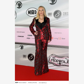 Τo brand “Effie K.” ξεχώρισε στα “MadWalk 2025” με την glam rock συλλογή “Light in the dark”.