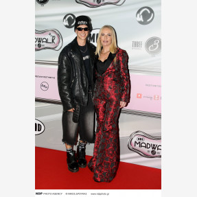 Τo brand “Effie K.” ξεχώρισε στα “MadWalk 2025” με την glam rock συλλογή “Light in the dark”.