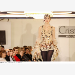 Λαμπερό Charity Fashion Show από το “Cristi Models Agency & Cristi Academy”, με την ευγενική υποστήριξη της εταιρείας “Kallergis Machines”, στηρίζοντας τα “Παιδικά Χωριά S.O.S.”!
