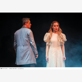 Θέατρο Αποθήκη.Επίσημη πρεμιέρα "Άνθρωπος χωρίς όνομα"