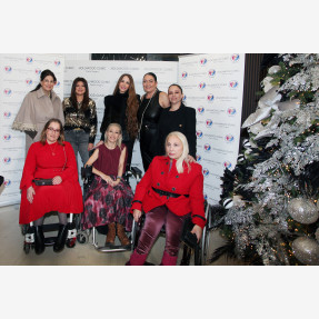 Charity Xmas Event του κορυφαίου ομίλου ομορφιάς “Hollywood Clinic”, στηρίζοντας το σωματείο “Δεν Υπάρχουν Άνθρωποι με Ειδικές Ανάγκες - Μόνο Άνθρωποι (ΔΥΑΜΕΑ)”, που πραγματοποιήθηκε στη Θεσσαλονίκη!