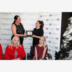 Charity Xmas Event του κορυφαίου ομίλου ομορφιάς “Hollywood Clinic”, στηρίζοντας το σωματείο “Δεν Υπάρχουν Άνθρωποι με Ειδικές Ανάγκες - Μόνο Άνθρωποι (ΔΥΑΜΕΑ)”, που πραγματοποιήθηκε στη Θεσσαλονίκη!