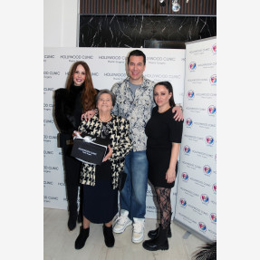 Charity Xmas Event του κορυφαίου ομίλου ομορφιάς “Hollywood Clinic”, στηρίζοντας το σωματείο “Δεν Υπάρχουν Άνθρωποι με Ειδικές Ανάγκες - Μόνο Άνθρωποι (ΔΥΑΜΕΑ)”, που πραγματοποιήθηκε στη Θεσσαλονίκη!