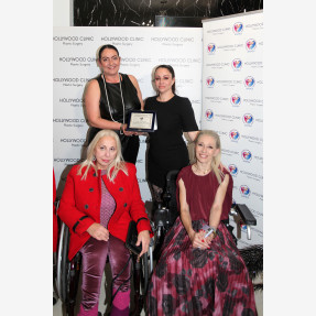 Charity Xmas Event του κορυφαίου ομίλου ομορφιάς “Hollywood Clinic”, στηρίζοντας το σωματείο “Δεν Υπάρχουν Άνθρωποι με Ειδικές Ανάγκες - Μόνο Άνθρωποι (ΔΥΑΜΕΑ)”, που πραγματοποιήθηκε στη Θεσσαλονίκη!