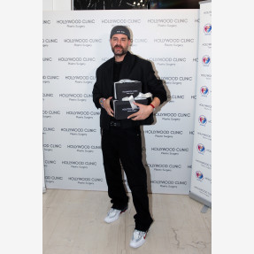 Charity Xmas Event του κορυφαίου ομίλου ομορφιάς “Hollywood Clinic”, στηρίζοντας το σωματείο “Δεν Υπάρχουν Άνθρωποι με Ειδικές Ανάγκες - Μόνο Άνθρωποι (ΔΥΑΜΕΑ)”, που πραγματοποιήθηκε στη Θεσσαλονίκη!