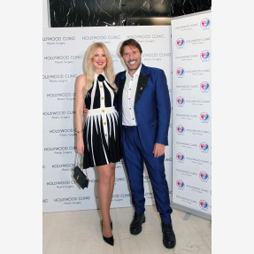 Charity Xmas Event του κορυφαίου ομίλου ομορφιάς “Hollywood Clinic”, στηρίζοντας το σωματείο “Δεν Υπάρχουν Άνθρωποι με Ειδικές Ανάγκες - Μόνο Άνθρωποι (ΔΥΑΜΕΑ)”, που πραγματοποιήθηκε στη Θεσσαλονίκη!