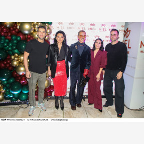 Ο απόλυτος προορισμός ομορφιάς των Νοτίων Προαστίων “Miel Beauty Bar and More” είχε γενέθλια και τα γιόρτασε με το πιο sparkly party!