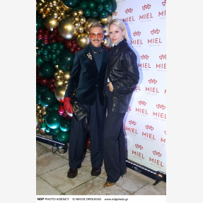 Ο απόλυτος προορισμός ομορφιάς των Νοτίων Προαστίων “Miel Beauty Bar and More” είχε γενέθλια και τα γιόρτασε με το πιο sparkly party!