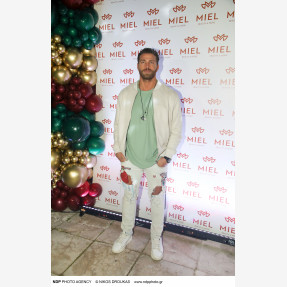 Ο απόλυτος προορισμός ομορφιάς των Νοτίων Προαστίων “Miel Beauty Bar and More” είχε γενέθλια και τα γιόρτασε με το πιο sparkly party!