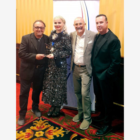 Ελληνική διάκριση με αέρα Μεσογείου η βράβευση για την Διεθνούς Φήμης Hair & makeup Artist Ιωάννα Τζάνη, κατακτώντας το βραβείο “Best Hair International” στα Hair & Beauty Global Awards στην Ιταλία!