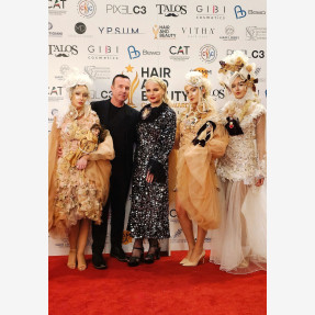 Ελληνική διάκριση με αέρα Μεσογείου η βράβευση για την Διεθνούς Φήμης Hair & makeup Artist Ιωάννα Τζάνη, κατακτώντας το βραβείο “Best Hair International” στα Hair & Beauty Global Awards στην Ιταλία!